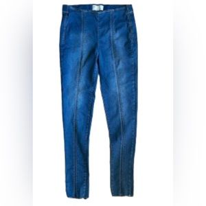 Free People size W28 pull on denim jeggings. Stretch. Raw hem.